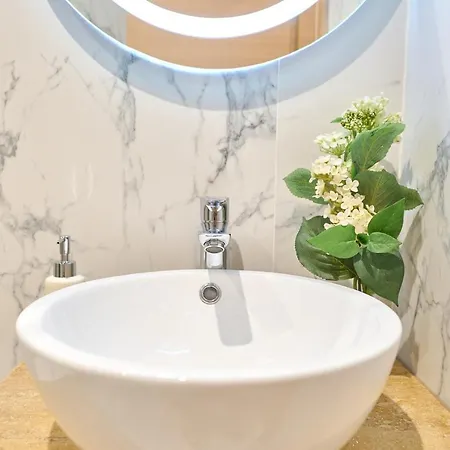 Eee Boutique * 콘스탄차